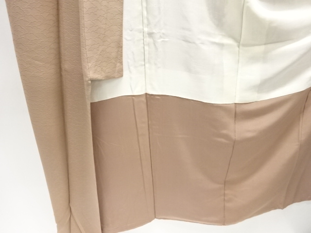  未使用品　雲模様織出し暈し色無地着物